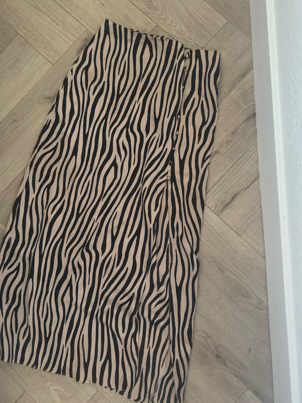 Lulu's Black and Beige Zebra Print Madi Skirt size Small